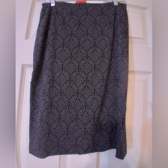 dennis basso Dresses & Skirts - 🎄Dennis Basso Charcol Gray Lace Look Linef Pencil Skirt Sizes 6 and 10💥